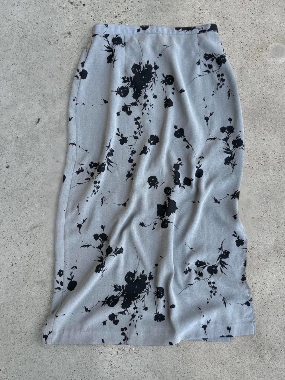 Vintage Floral Print Midi Skirt in Light Gray and Black